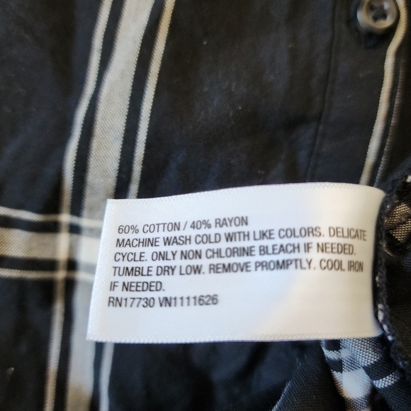 Ingrid + Isabel Maternity Long-Sleeve Women's Shirt, size M, black plaid. - Picture 5 of 5